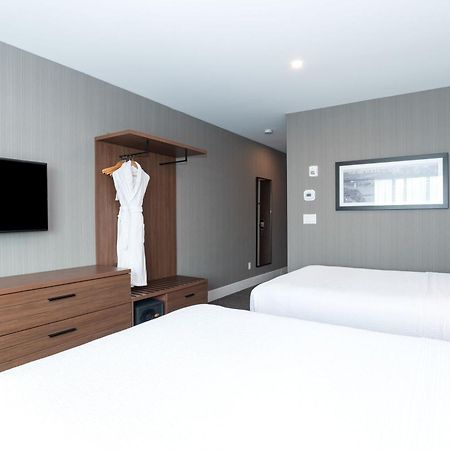 Sandman Signature Sherwood Park Hotel Bagian luar foto