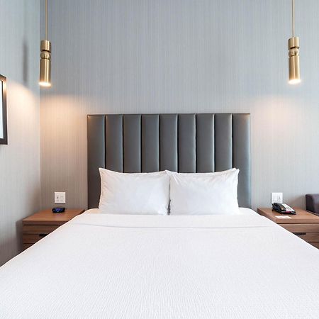 Sandman Signature Sherwood Park Hotel Bagian luar foto