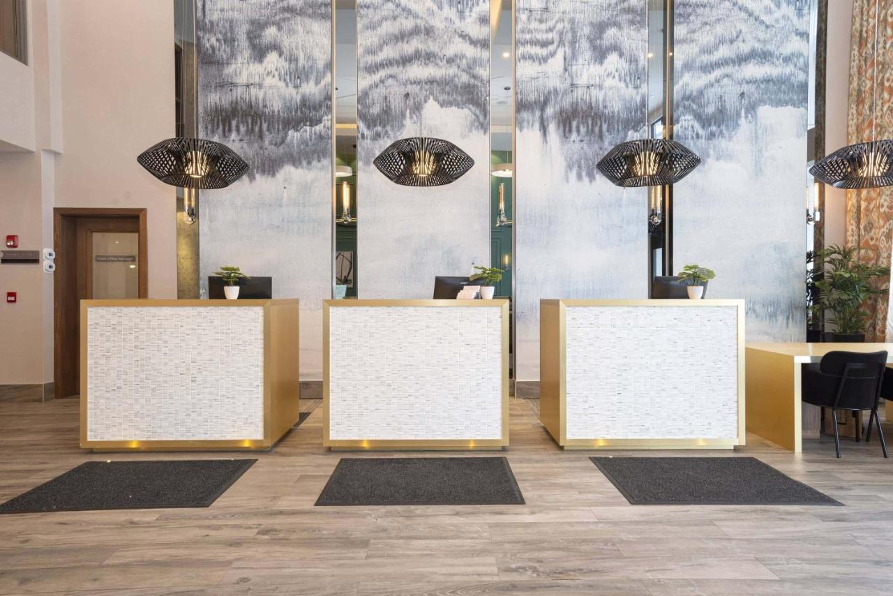 Sandman Signature Sherwood Park Hotel Bagian luar foto