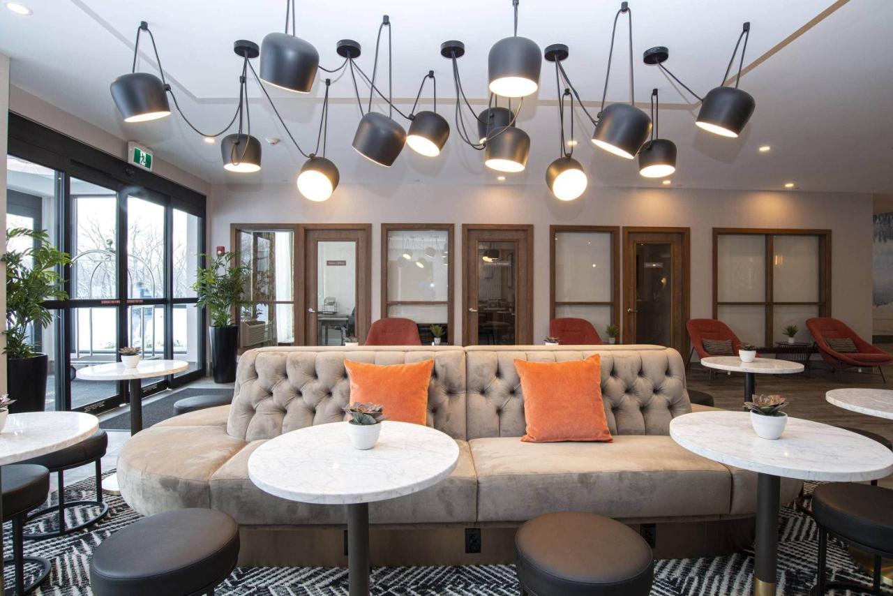 Sandman Signature Sherwood Park Hotel Bagian luar foto