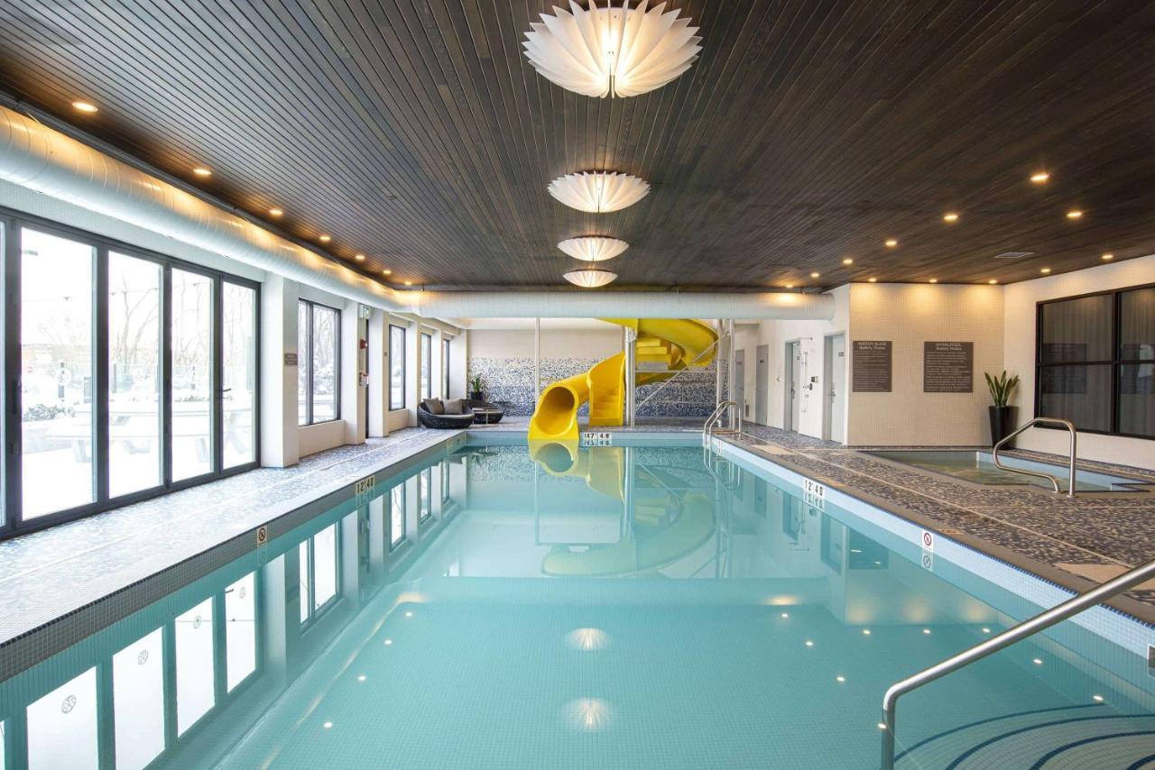 Sandman Signature Sherwood Park Hotel Bagian luar foto
