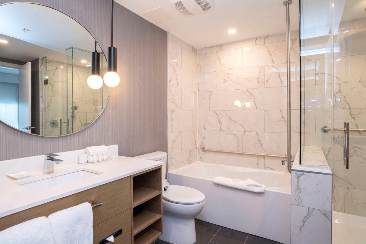 Sandman Signature Sherwood Park Hotel Bagian luar foto