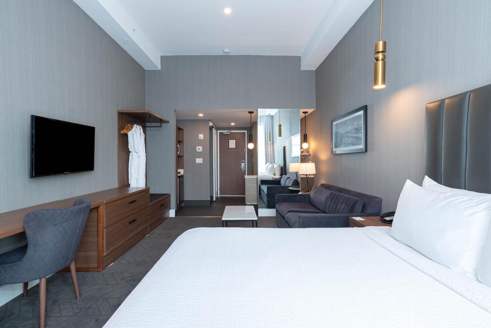 Sandman Signature Sherwood Park Hotel Bagian luar foto