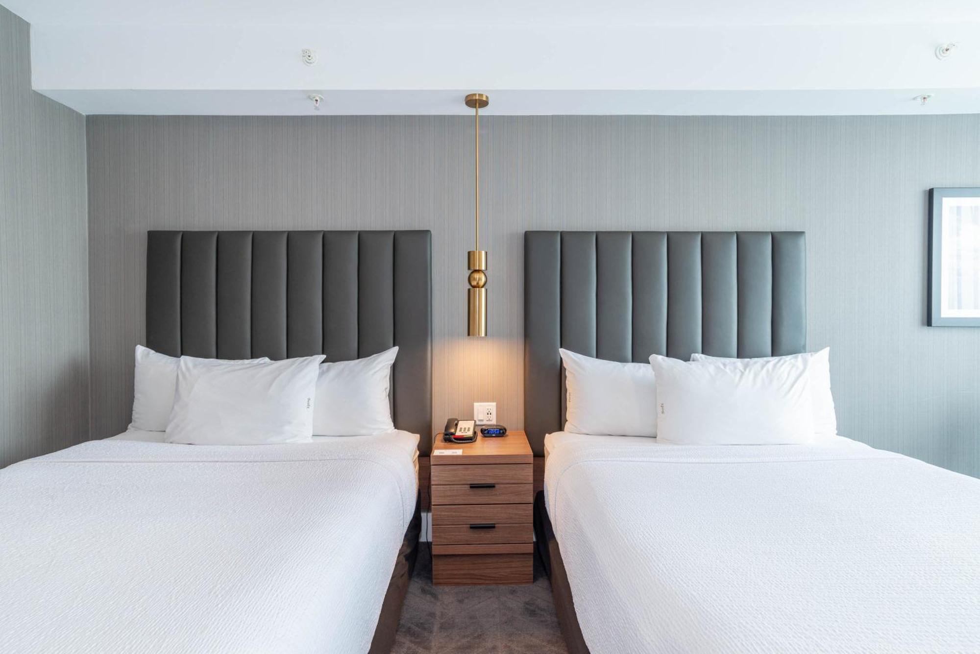 Sandman Signature Sherwood Park Hotel Bagian luar foto